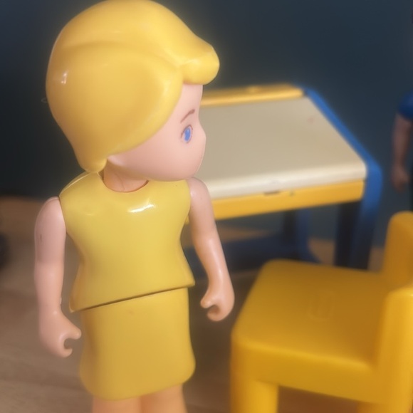 Little Tikes Dollhouse Kitchen desk chair and dolls - Picture 6 of 7